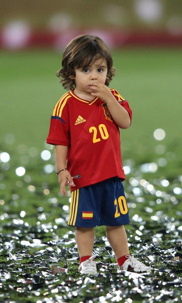 Santi Cazorla's 5-year-old son is already better at dribbling than you